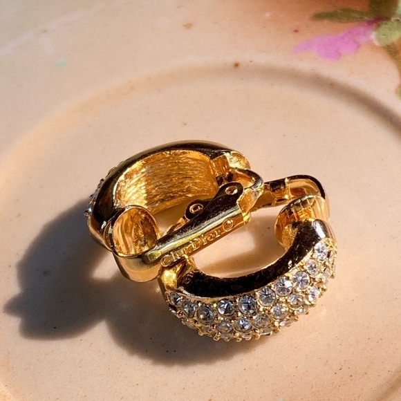 VINTAGE Gold tone and crystal huggie clip on earrings - Picture 1 of 9